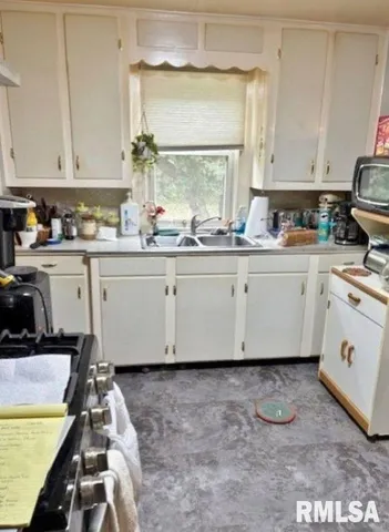 $89,000 | 328 Island Avenue, East Moline, IL 61244