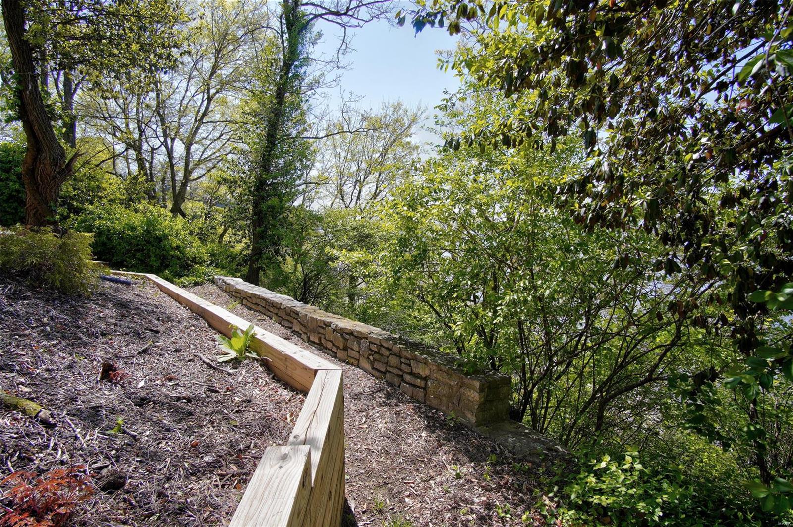 463 Bluff Street Alton, IL 62002 - Photo 13 of 64 Gallery Image 13