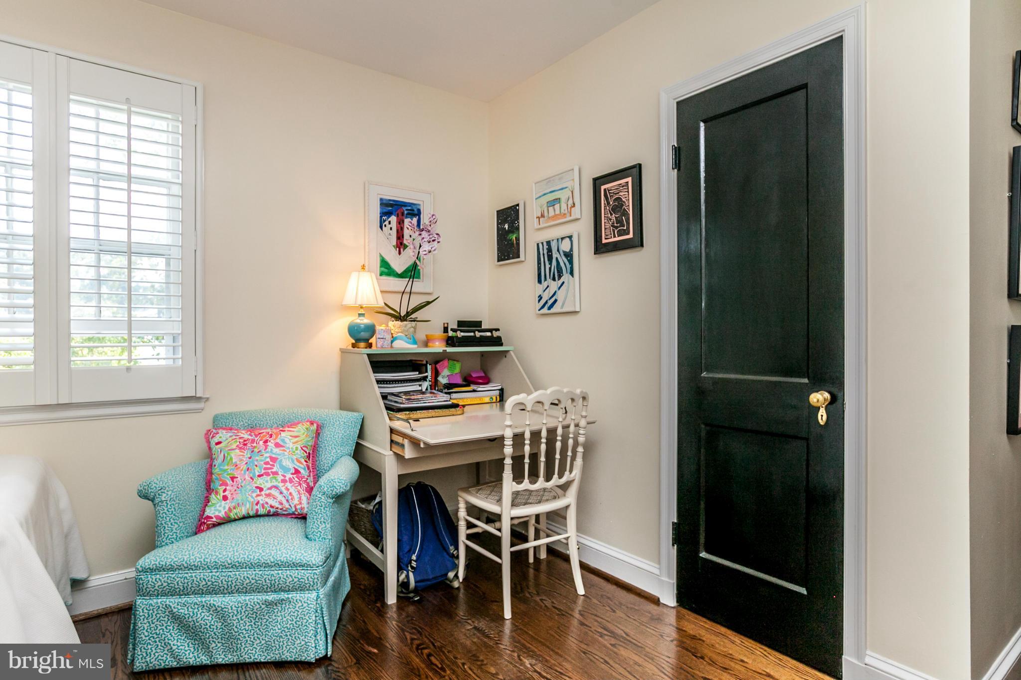 219 Paddington Road Baltimore, MD 21212 - Photo 22 of 30 a workspace with furniture and wooden floor