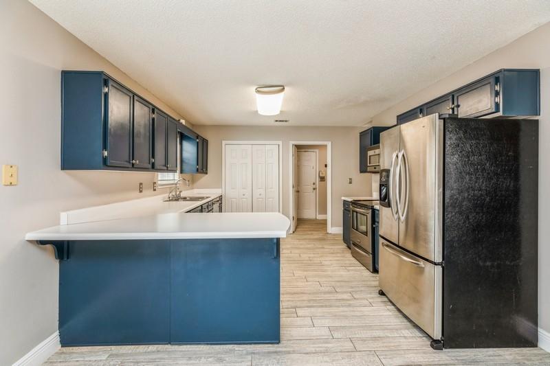 439 Northview Lane Crestview, FL 32536 - Photo 9 of 26 a kitchen with stainless steel appliances a sink and a refrigerator