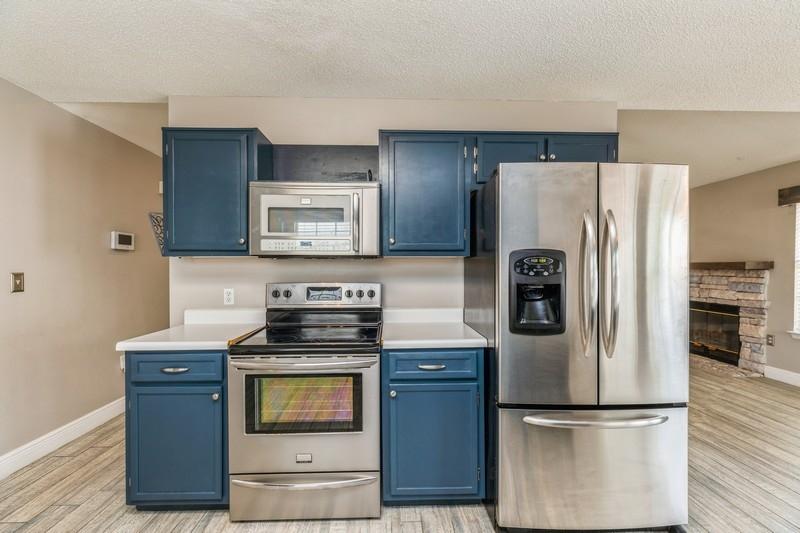 439 Northview Lane Crestview, FL 32536 - Photo 10 of 26 a kitchen with granite countertop a refrigerator stove and microwave
