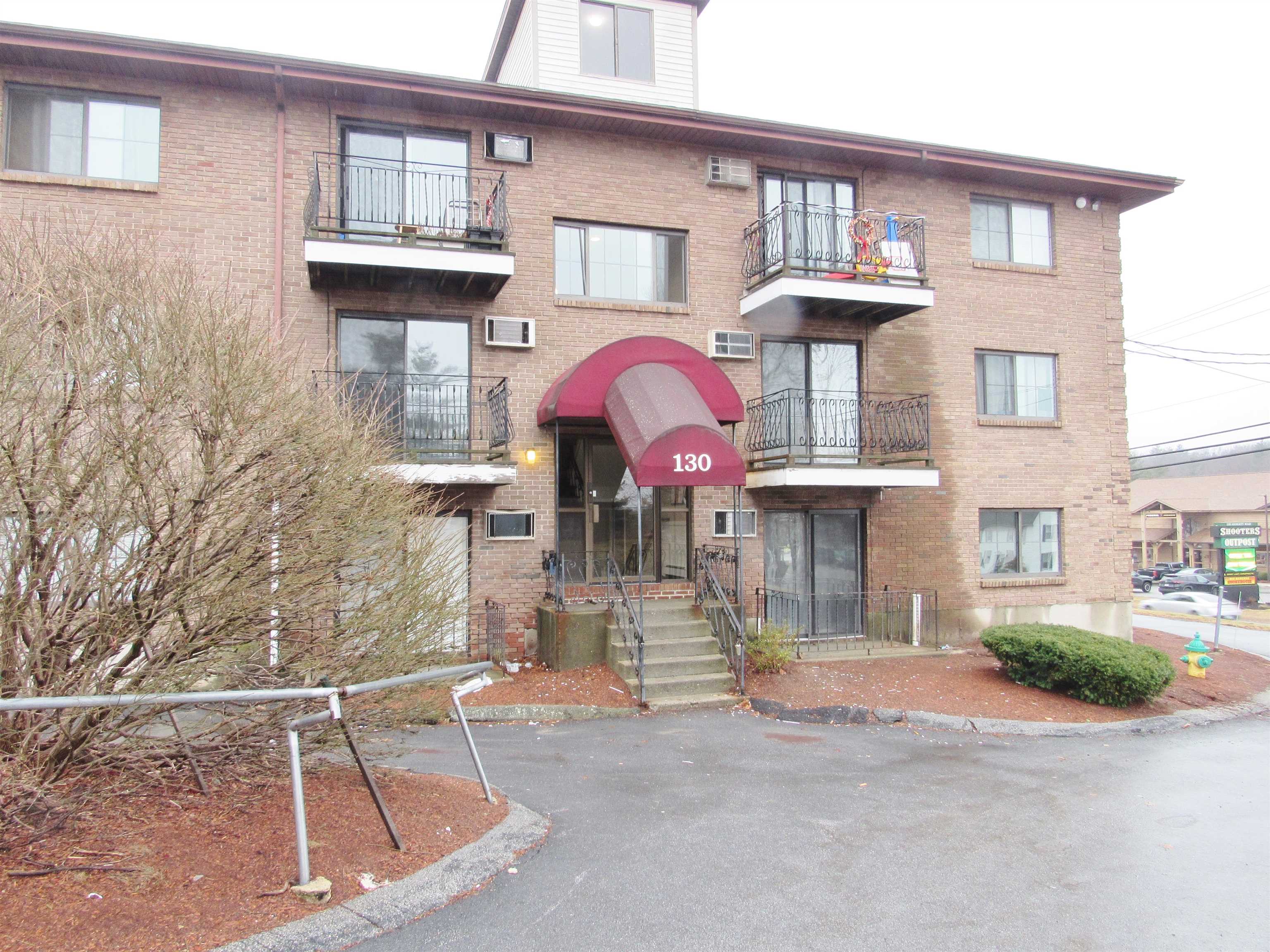 130 Mammoth Road, Unit 8 Hooksett, NH 03106 - Photo 2 of 9