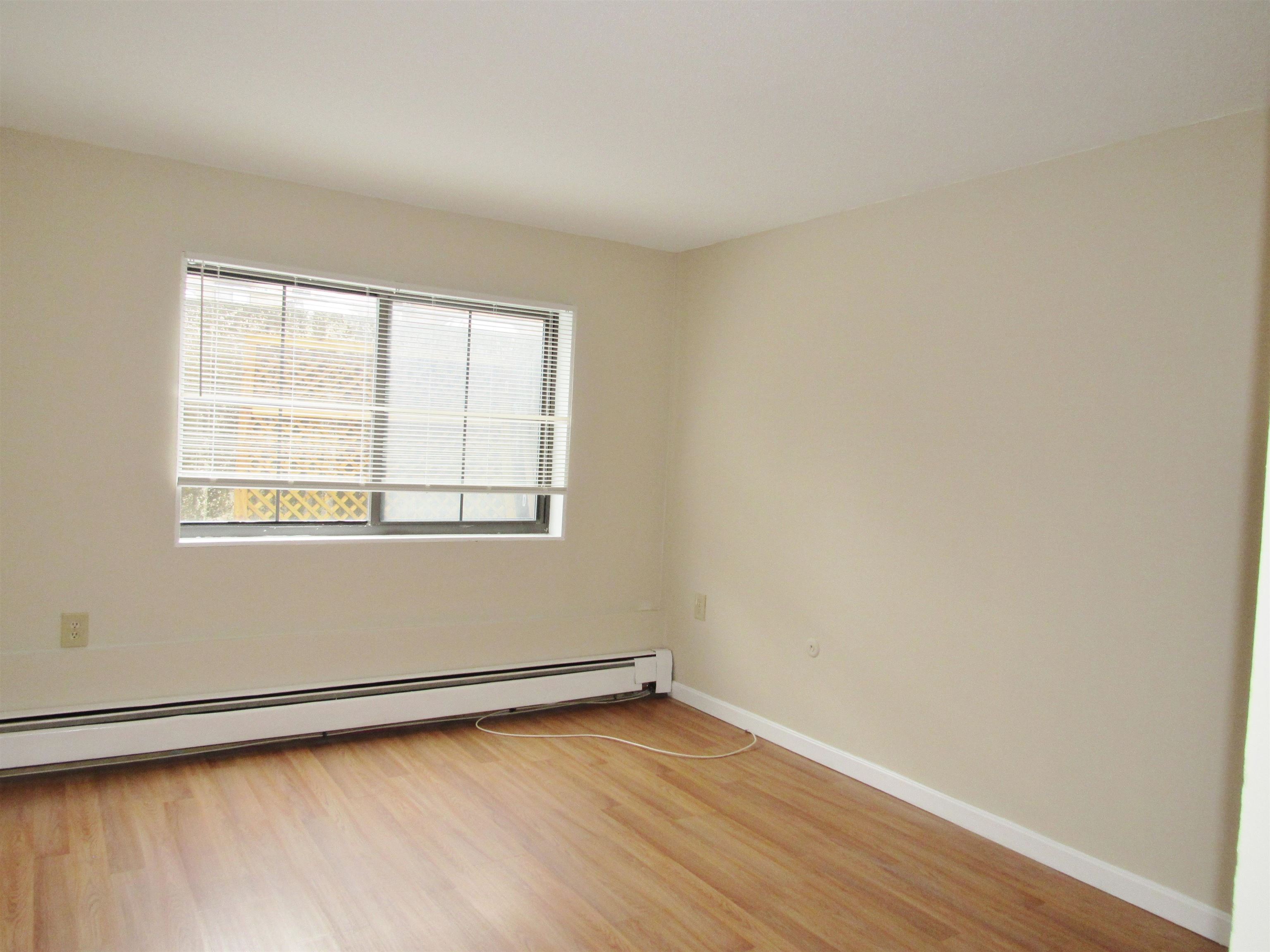 130 Mammoth Road, Unit 8 Hooksett, NH 03106 - Photo 5 of 9