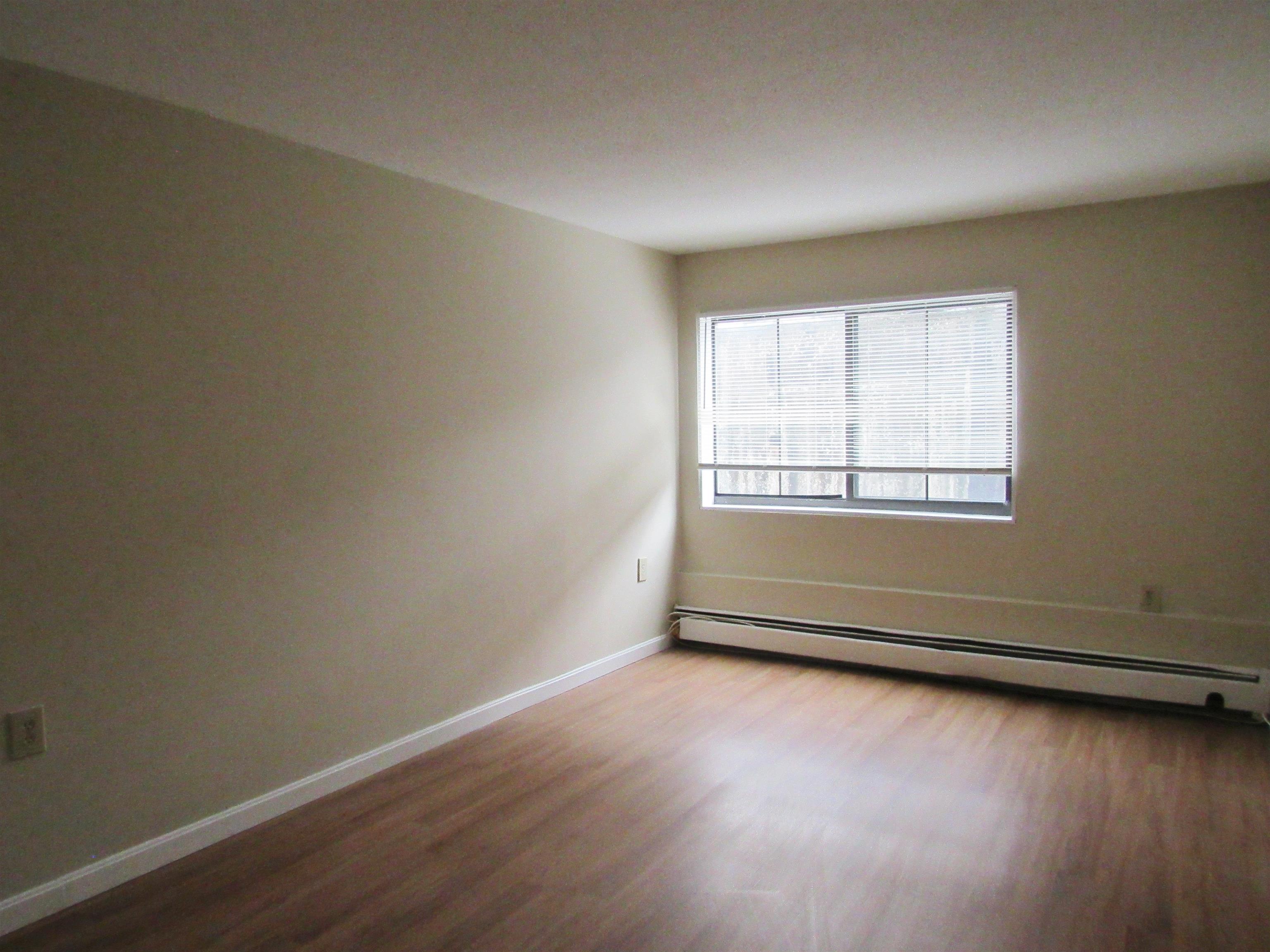 130 Mammoth Road, Unit 8 Hooksett, NH 03106 - Photo 6 of 9