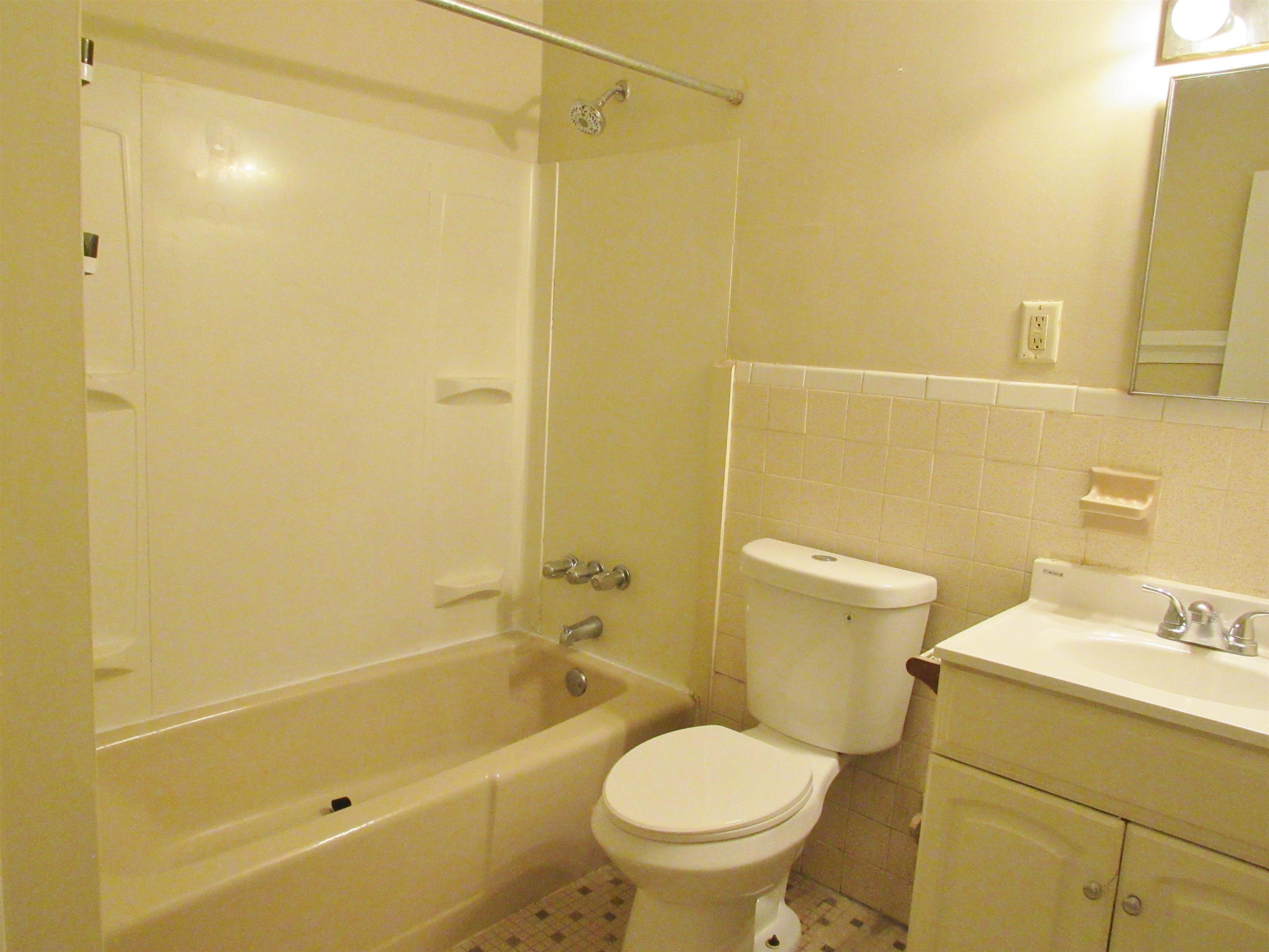 130 Mammoth Road, Unit 8 Hooksett, NH 03106 - Photo 7 of 9