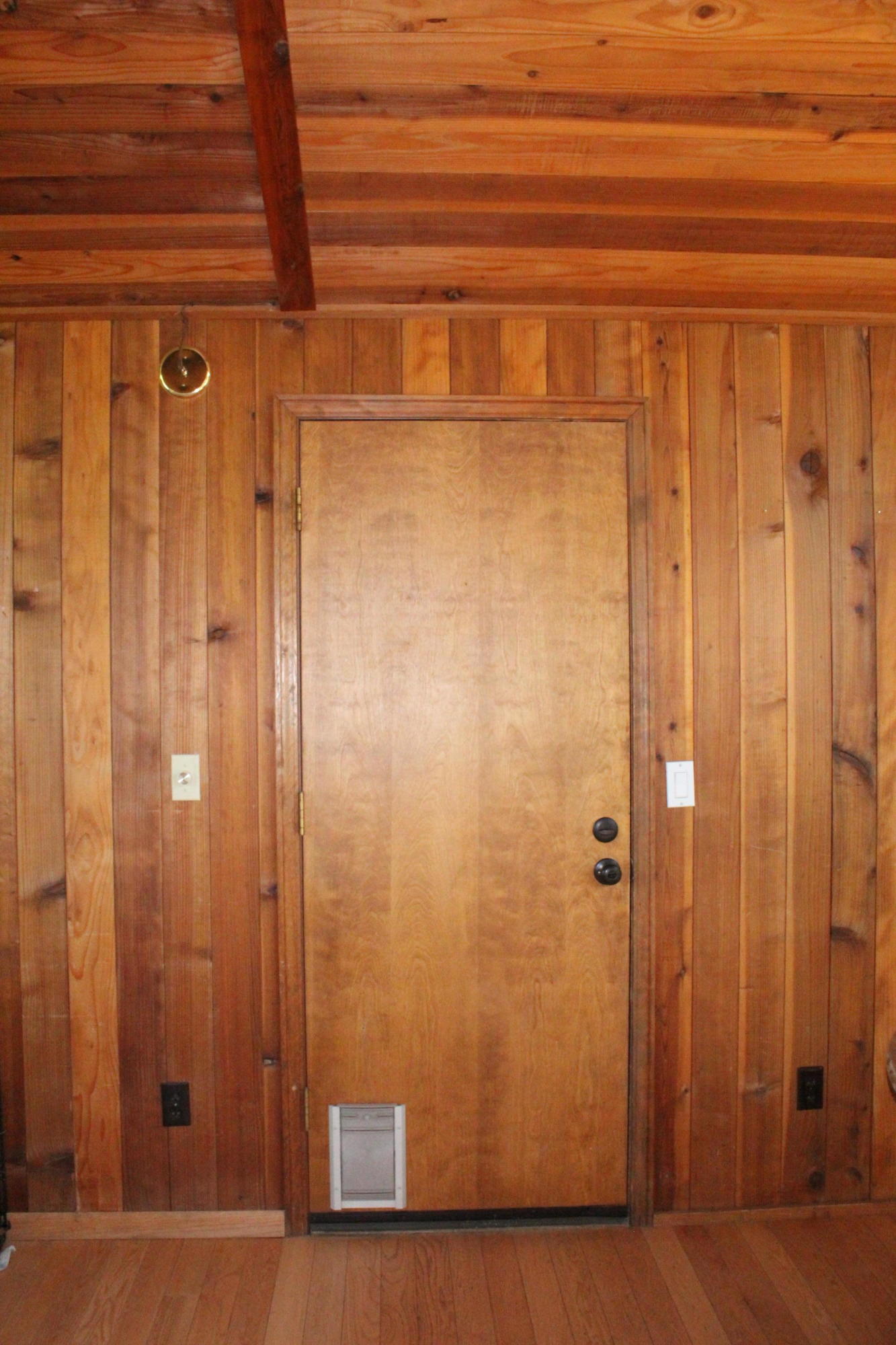 61151 Ladera Road Bend, OR 97702 - Photo 15 of 16 Doortogarage