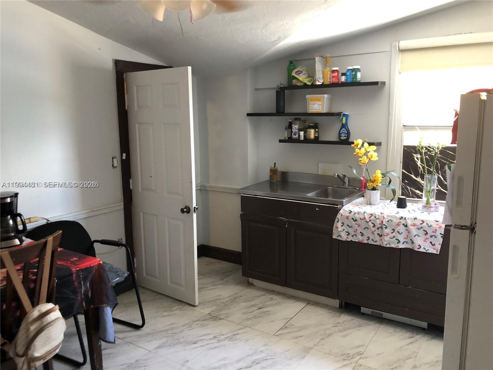 2231 Southwest 57th Court Miami, FL 33155 - Photo 10 of 12