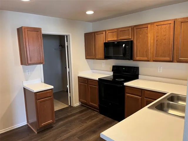 $2,100 | 10548 Flagstaff Run, Fort Worth, TX 76140