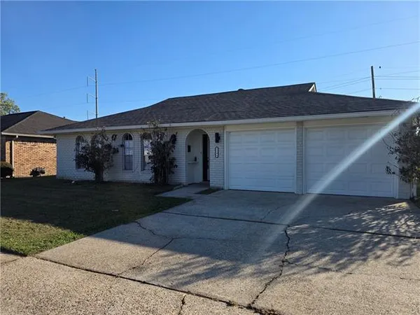 $2,200 | 2108 South Glencove Lane, Terrytown, LA 70056