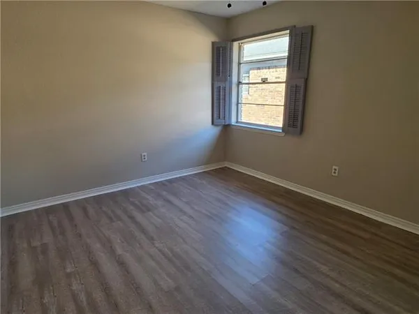 $2,200 | 2108 South Glencove Lane, Terrytown, LA 70056