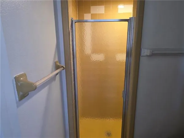 $2,200 | 2108 South Glencove Lane, Terrytown, LA 70056