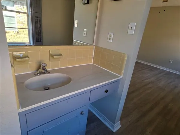 $2,200 | 2108 South Glencove Lane, Terrytown, LA 70056