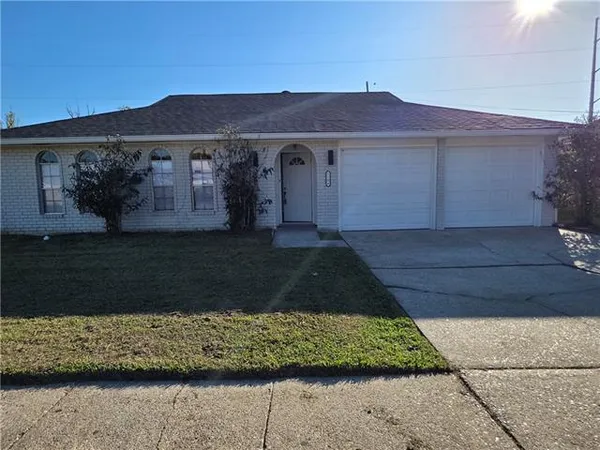 $2,200 | 2108 South Glencove Lane, Terrytown, LA 70056