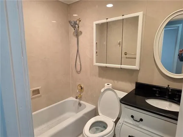 $2,200 | 2108 South Glencove Lane, Terrytown, LA 70056