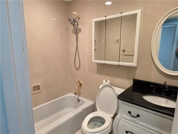 $2,200 | 2108 South Glencove Lane, Terrytown, LA 70056