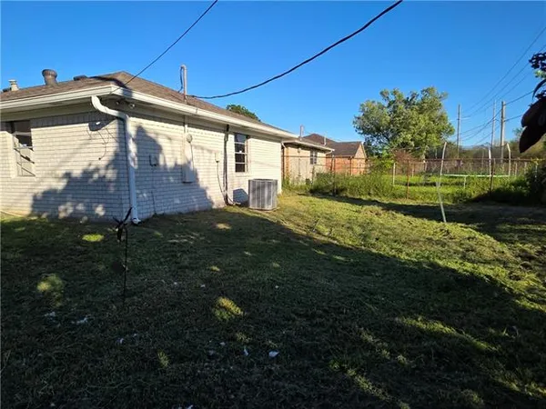 $2,200 | 2108 South Glencove Lane, Terrytown, LA 70056