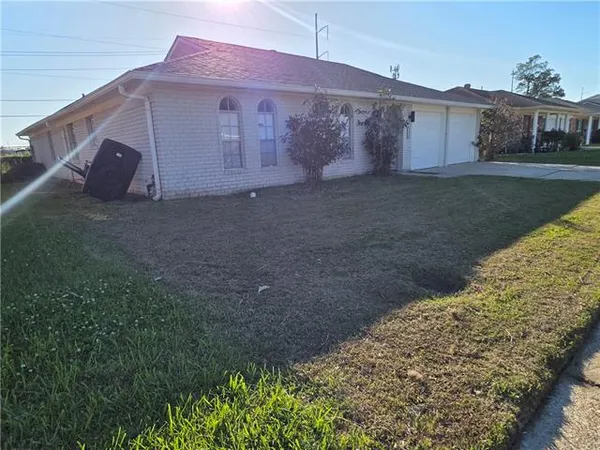 $2,200 | 2108 South Glencove Lane, Terrytown, LA 70056