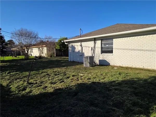 $2,200 | 2108 South Glencove Lane, Terrytown, LA 70056