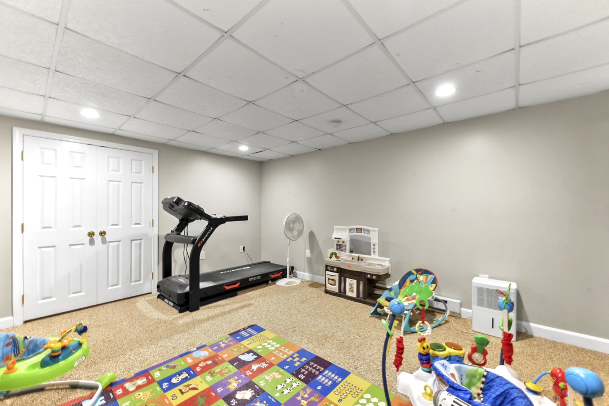 12 Gaita Drive Derry, NH 03038 - Photo 23 of 39