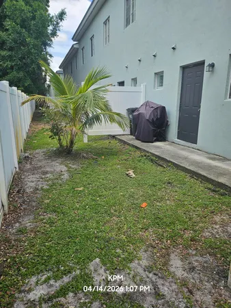 $2,500 | 1153 Colonial Palms Way, Palm Springs, FL 33406