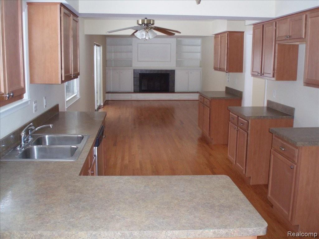 633 Millstone Drive Rochester, MI 48309 - Photo 5 of 17 kitchen and family room