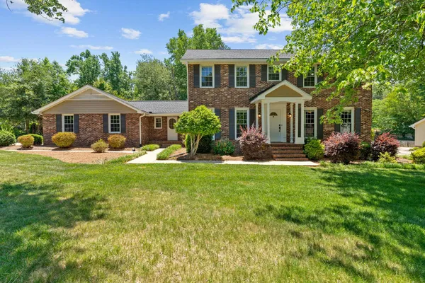 $580,000 | 906 Plantation Drive, Simpsonville, SC 29681