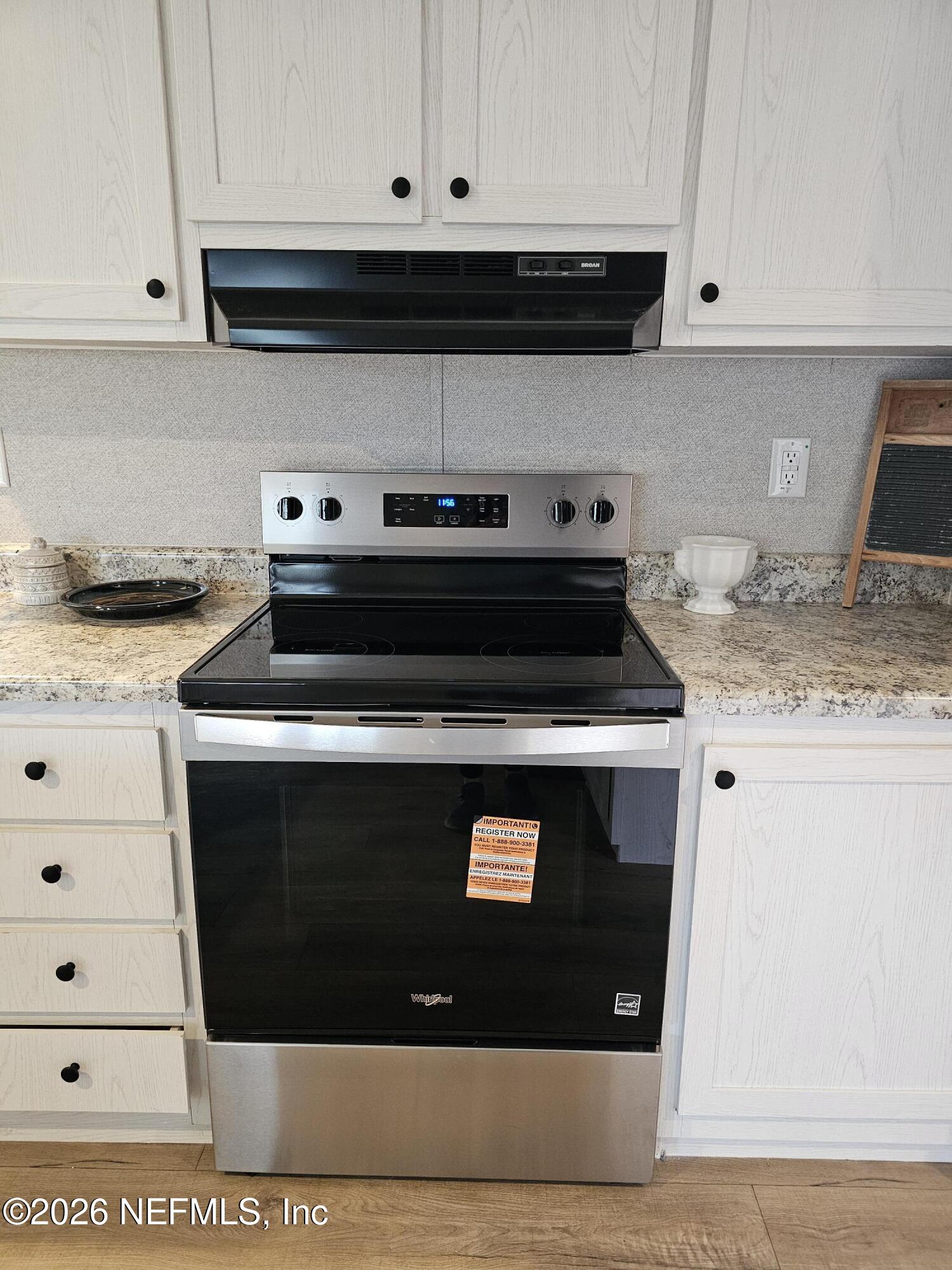 295 Baden Powell Road Hawthorne, FL 32640 - Photo 10 of 15 a stove top oven sitting inside of a kitchen