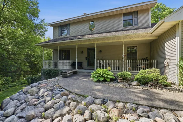 $600,000 | 25507 208th Lane, Belle Plaine, MN 56011
