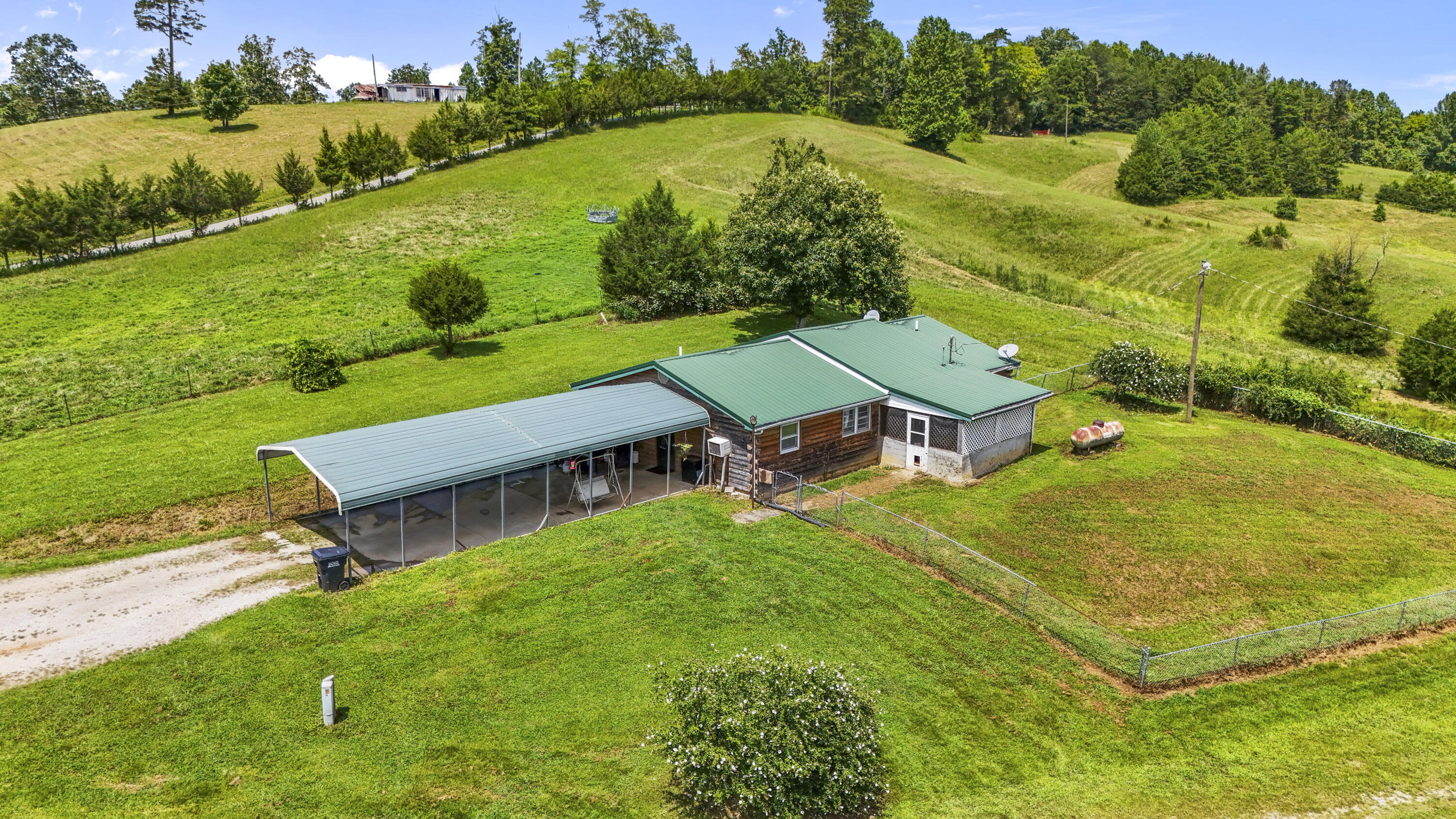 5119 Shoemaker Ridge Zoe, KY 41397 - Photo 11 of 46 DJI_20250806140411_0070_D