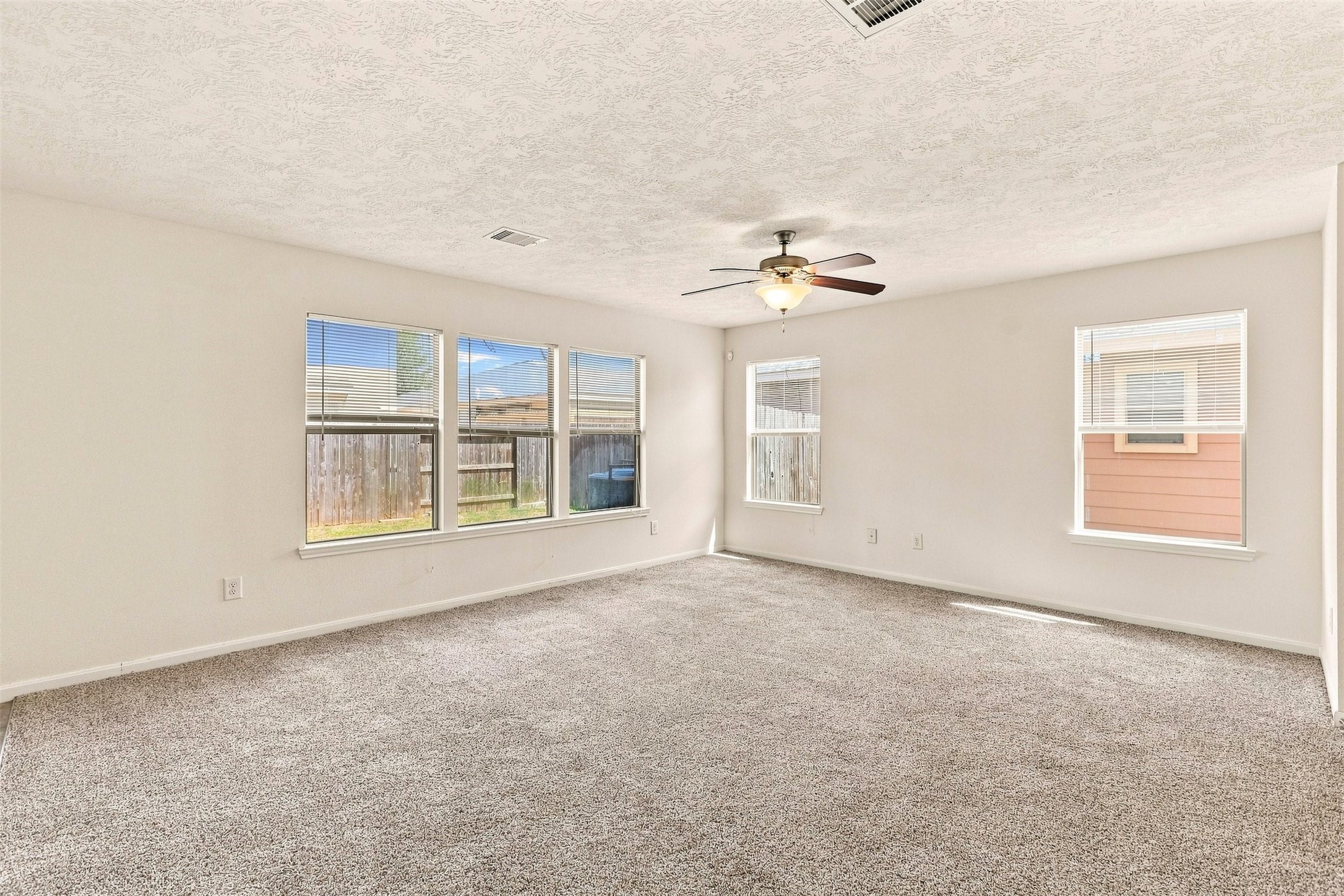 1014 Hummingbird Point Lane Houston, TX 77090 - Photo 7 of 28 Gallery Image 7