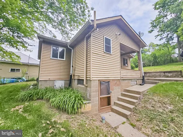 a view of a house with a yard and plants