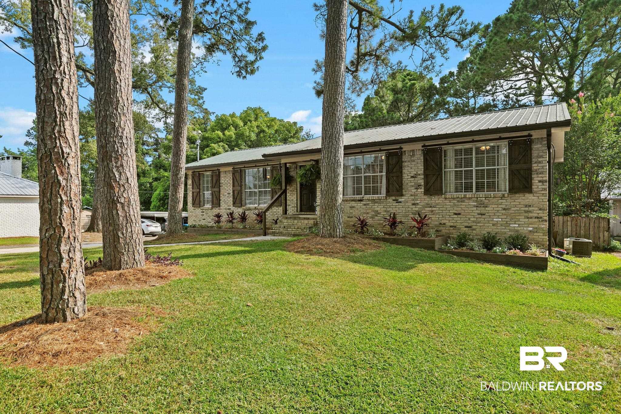 14 Lee Circle Daphne, AL 36527 - Photo 2 of 83 Ranch-style home with a front lawn