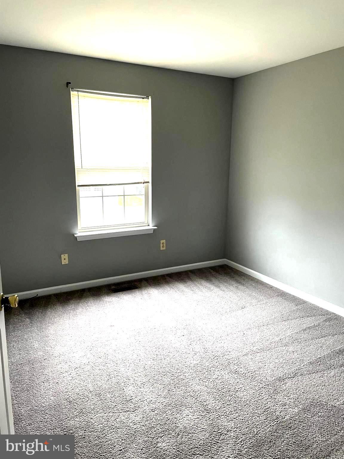 910 Vine Street Perkasie, PA 18944 - Photo 12 of 34 an empty room with a window