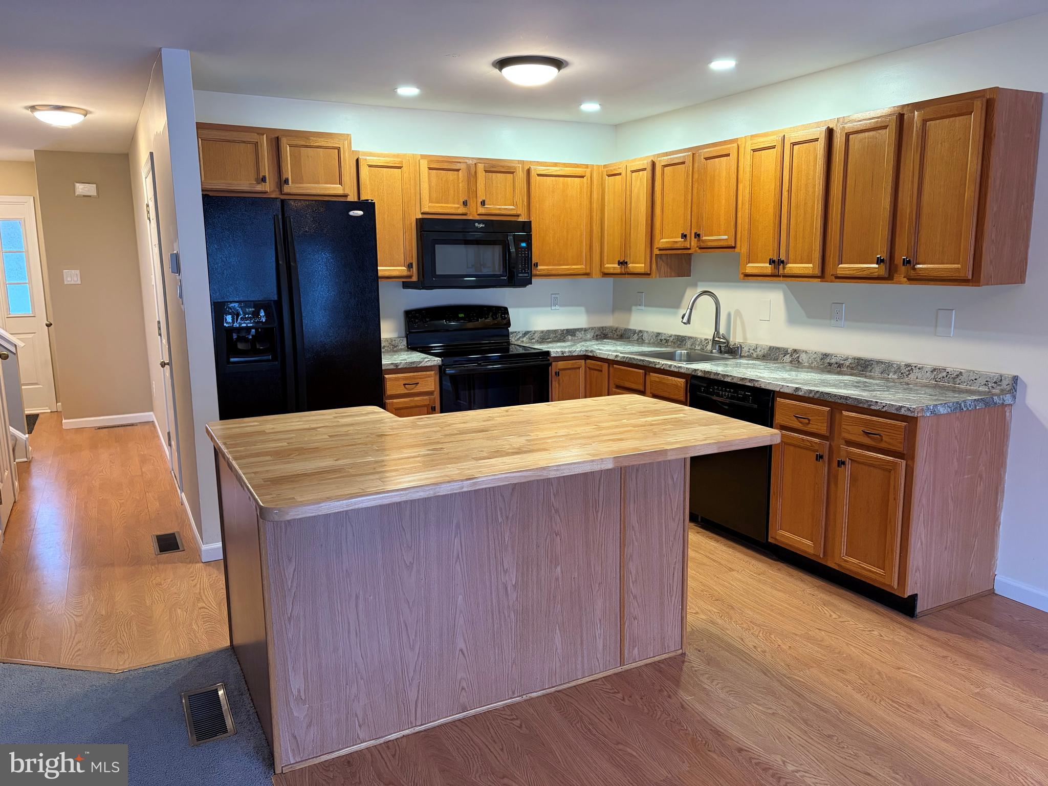 910 Vine Street Perkasie, PA 18944 - Photo 2 of 34