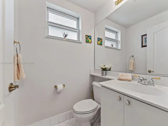 $699,000 | 10750 Northwest 66th Street, Unit 208, Doral, FL 33178