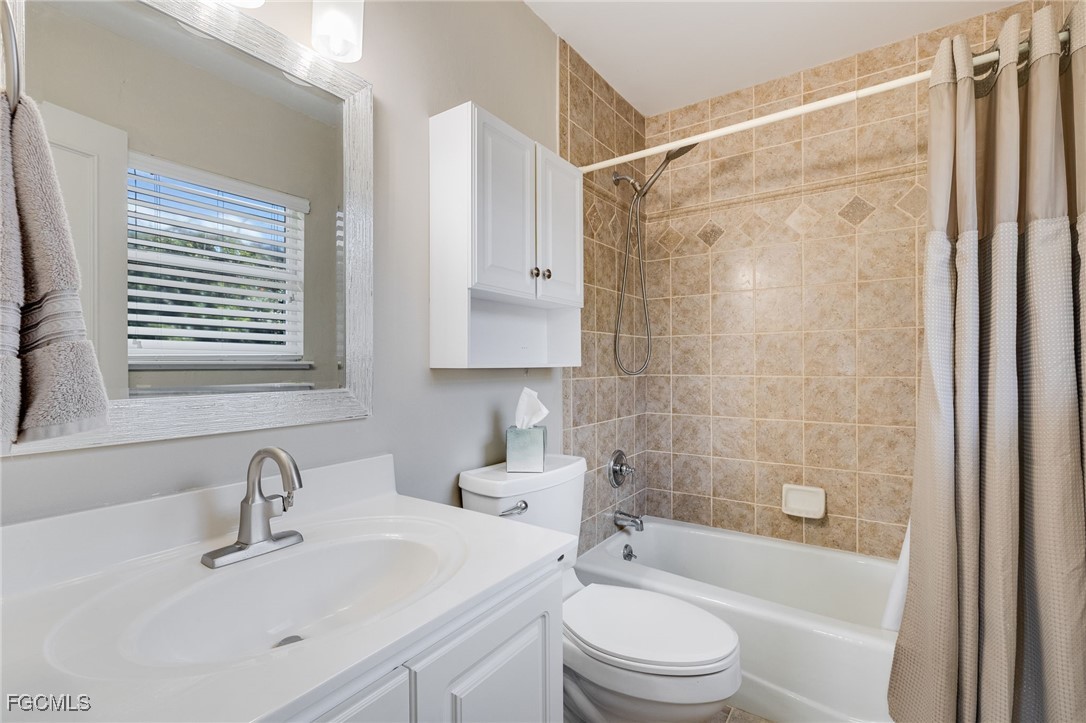 2121 Sebastian Court Alva, FL 33920 - Photo 10 of 32