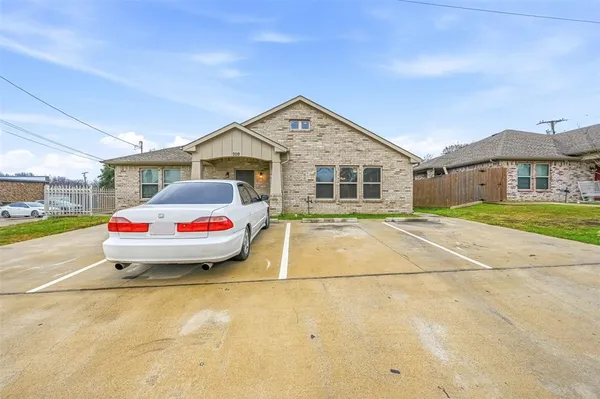 $399,000 | 709 West Madison Street, Ennis, TX 75119
