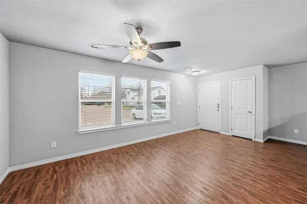 $399,000 | 709 West Madison Street, Ennis, TX 75119