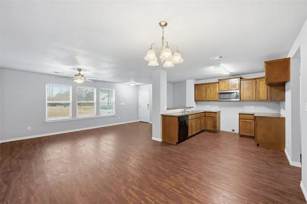 $399,000 | 709 West Madison Street, Ennis, TX 75119