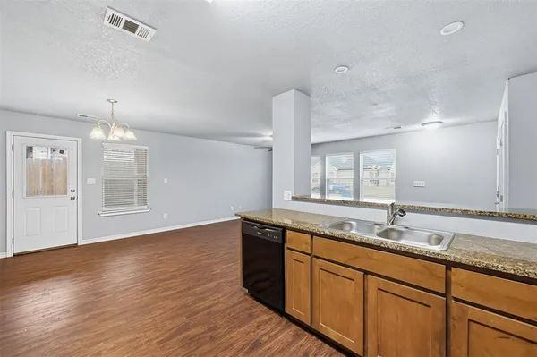 $399,000 | 709 West Madison Street, Ennis, TX 75119