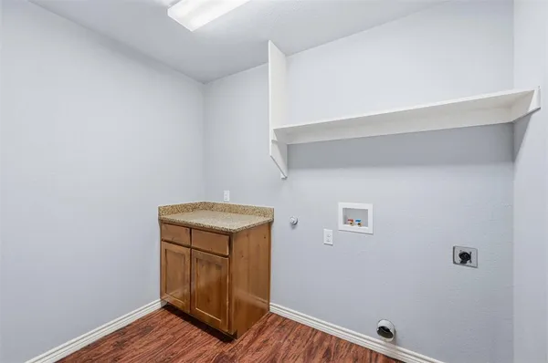 $399,000 | 709 West Madison Street, Ennis, TX 75119