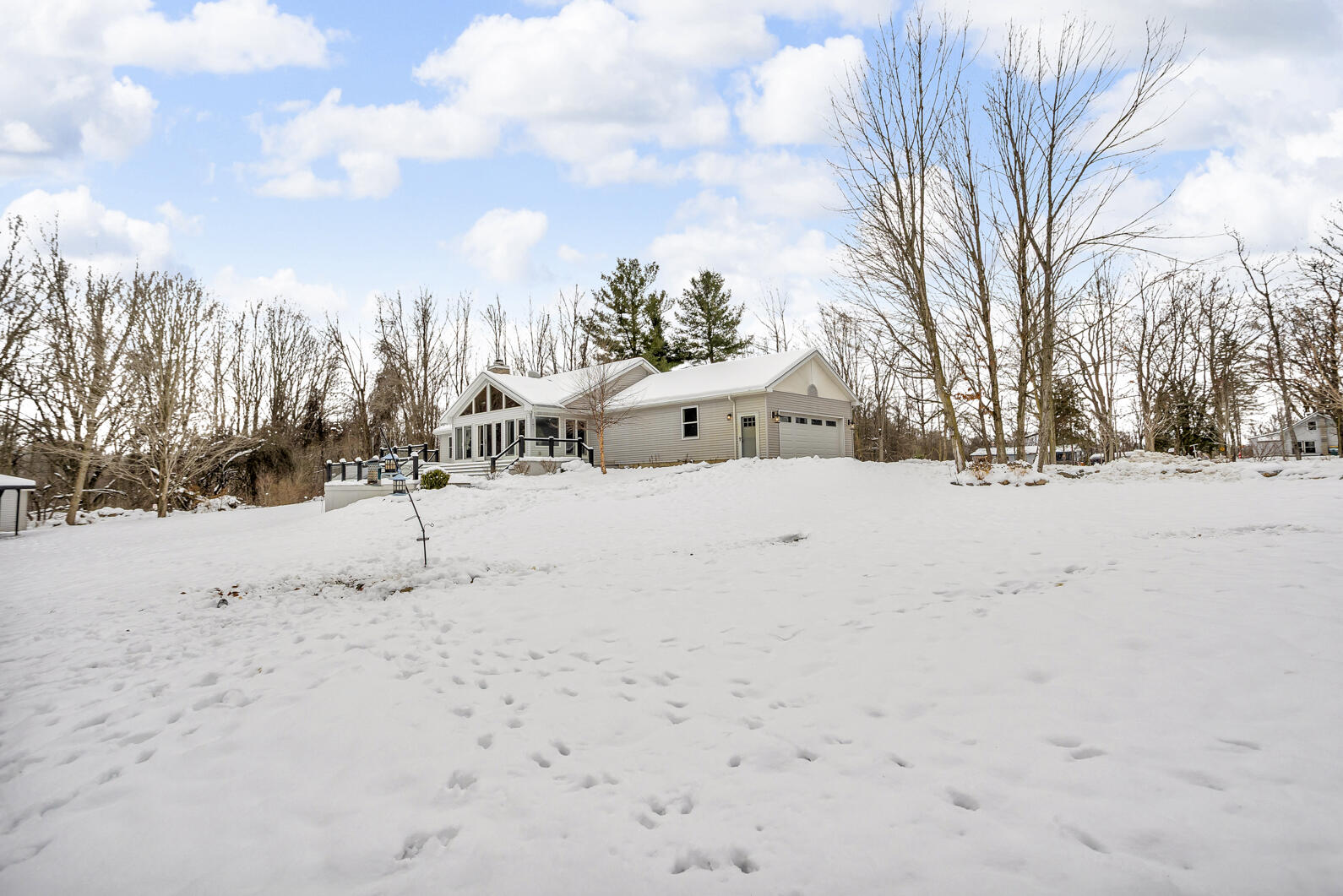 1395 South Lacey Lake Road Charlotte, MI 48813 - Photo 2 of 77 0N0A4063