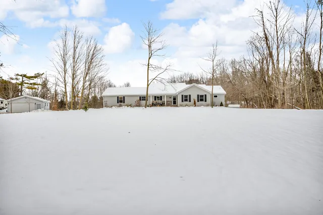 $529,900 | 1395 South Lacey Lake Road, Charlotte, MI 48813
