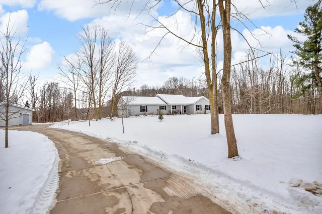 $529,900 | 1395 South Lacey Lake Road, Charlotte, MI 48813