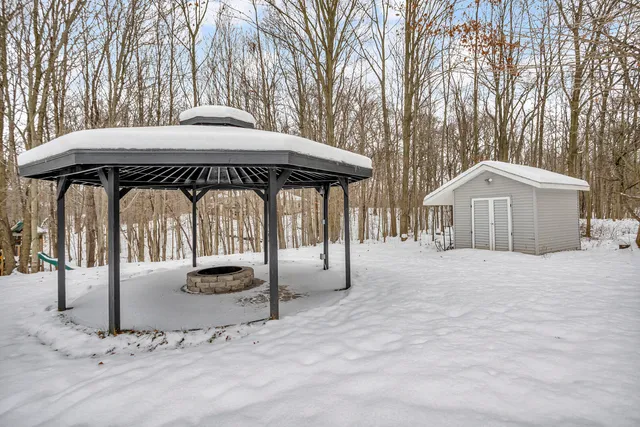 $529,900 | 1395 South Lacey Lake Road, Charlotte, MI 48813