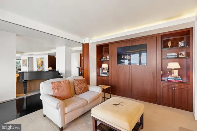$2,600,000 | 801 Pennsylvania Avenue Northwest, Unit 1218, Washington, DC 20004