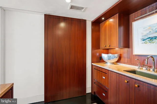 $2,600,000 | 801 Pennsylvania Avenue Northwest, Unit 1218, Washington, DC 20004