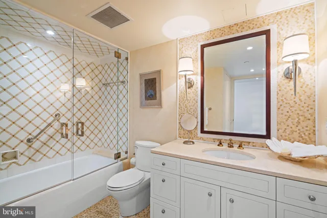 $2,600,000 | 801 Pennsylvania Avenue Northwest, Unit 1218, Washington, DC 20004