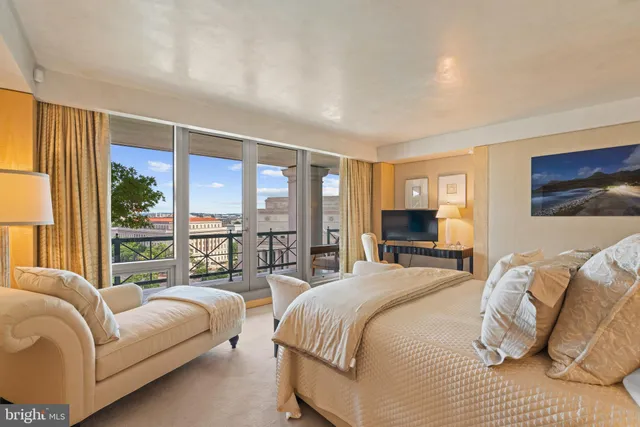 $2,600,000 | 801 Pennsylvania Avenue Northwest, Unit 1218, Washington, DC 20004