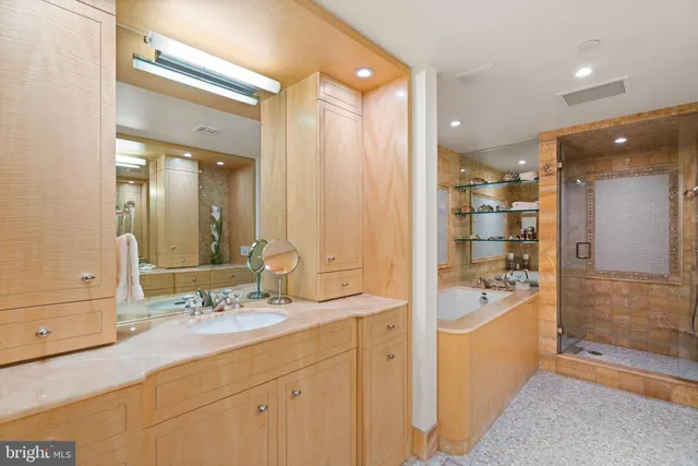 $2,600,000 | 801 Pennsylvania Avenue Northwest, Unit 1218, Washington, DC 20004